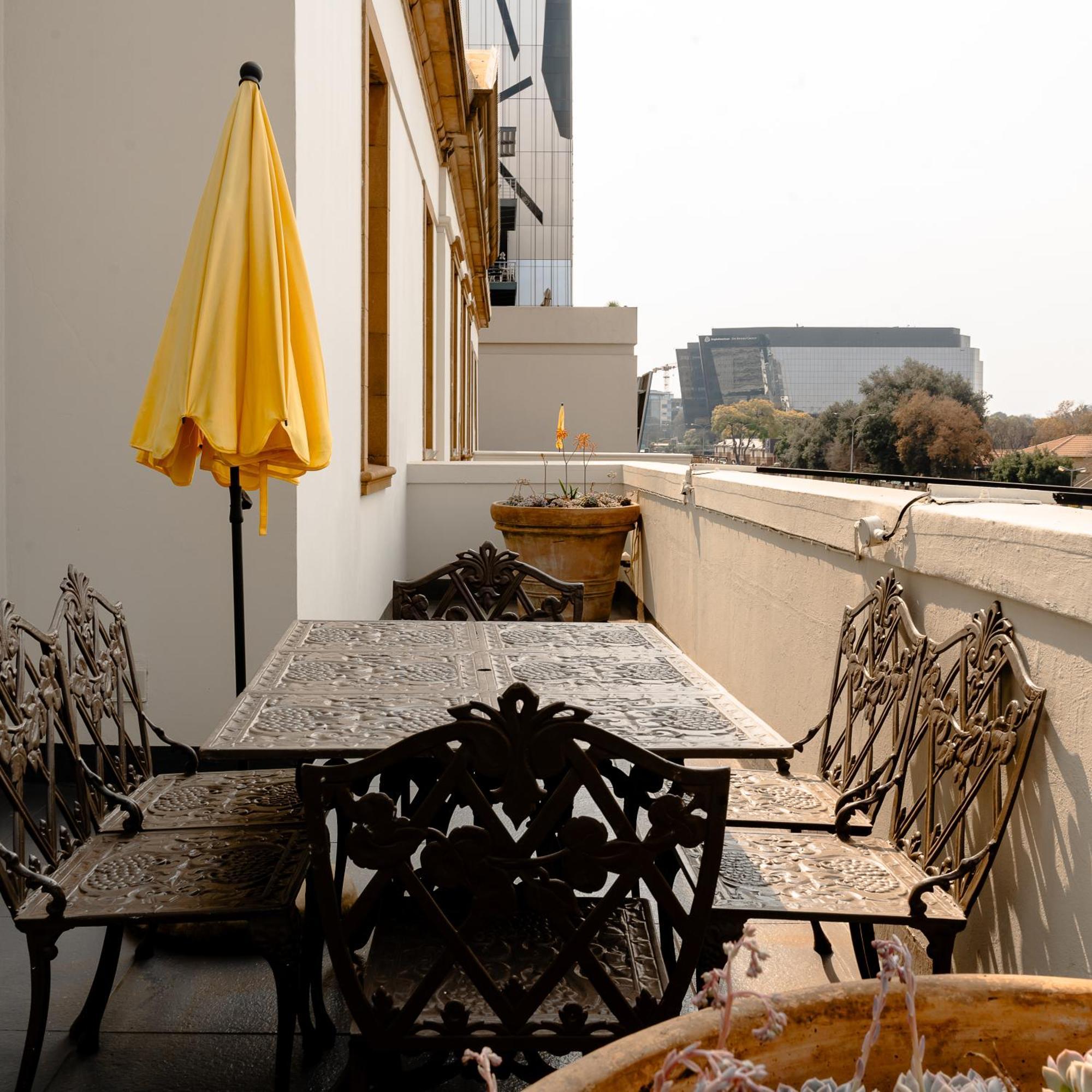 The Monarch Hotel Johannesburg Exterior photo